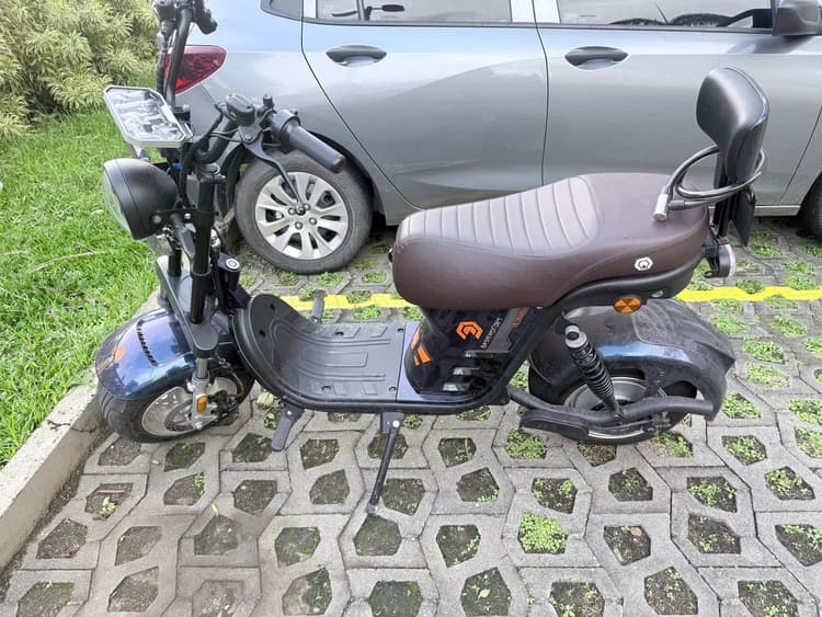 Scooter 1000W semi nova