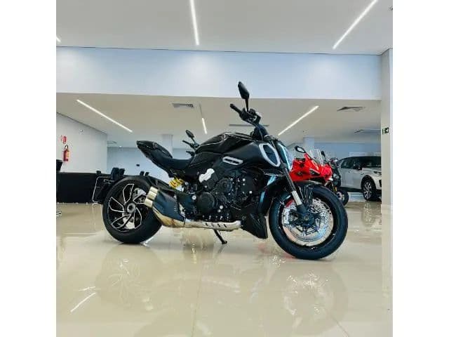 DUCATI DIAVEL V4