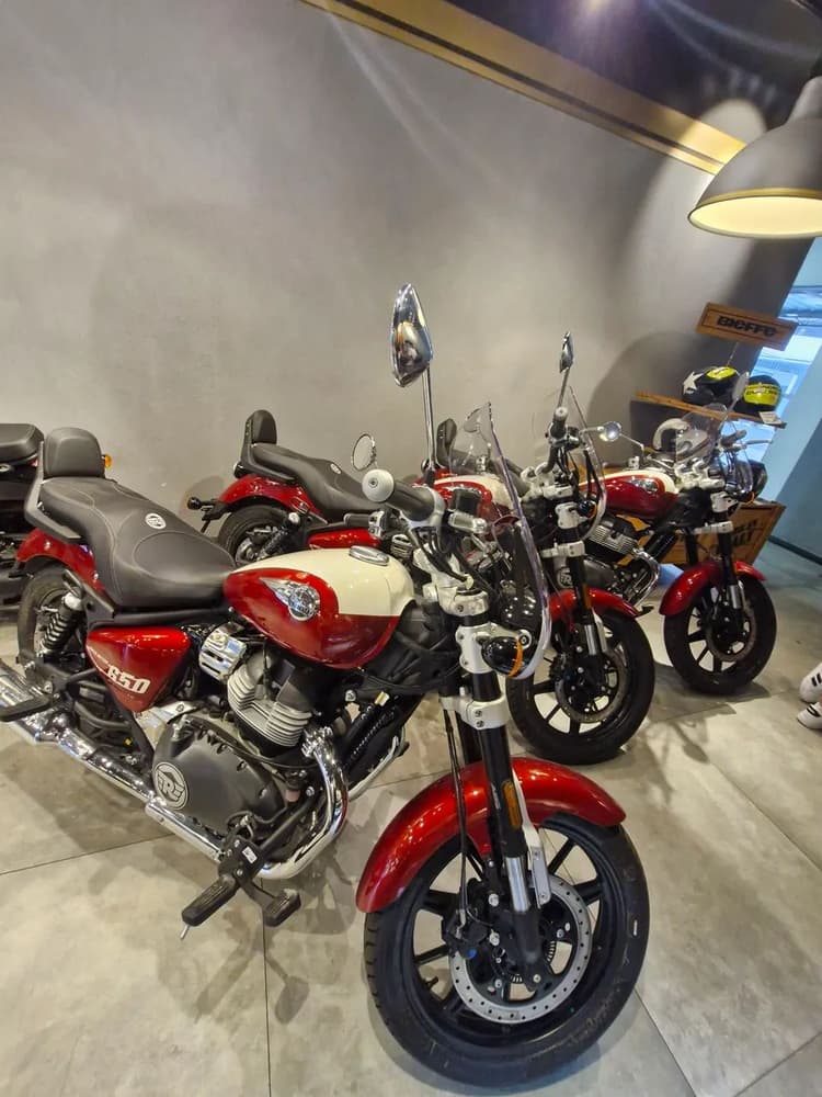 Super Meteor 650 Celestial Red  Marcio Carioca 21980000807