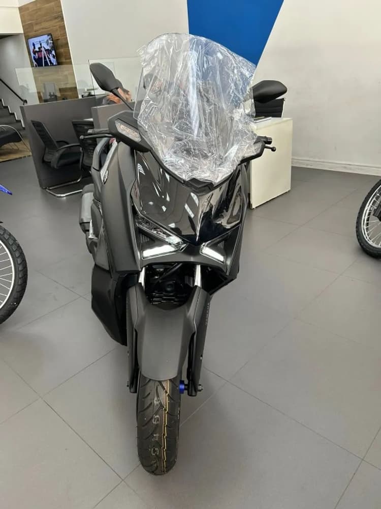 YAMAHA XMAX 300 CONNECTED,- - TECNOLOGIA, POTÊNCIA E SOFISTICAÇÃO