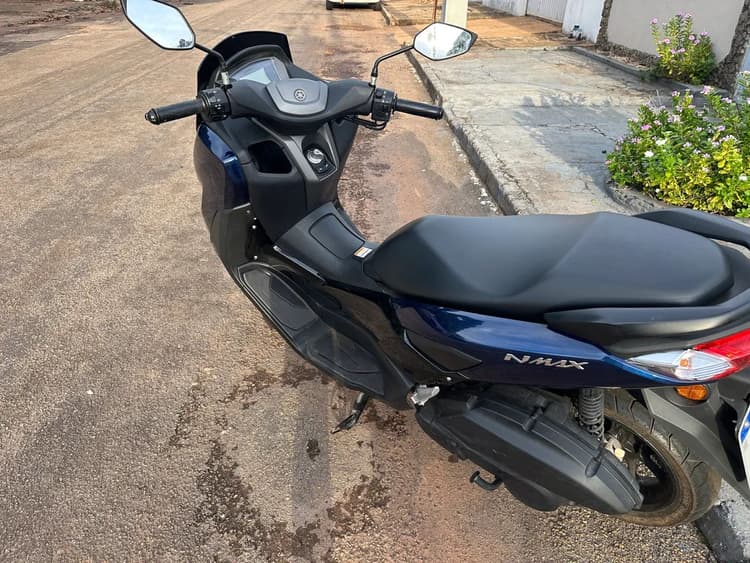 Nmax bem cuidada e pouco usada