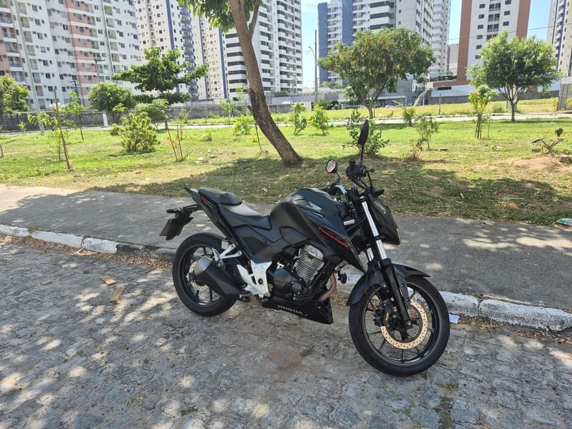 CB 300F Twister