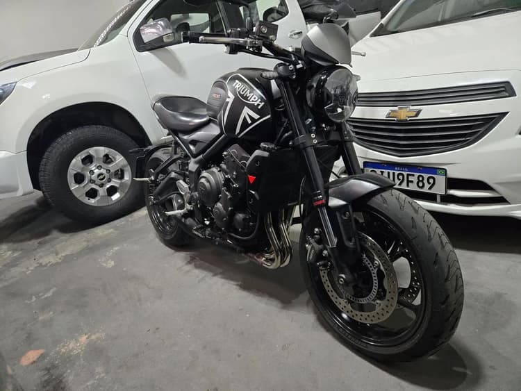 Trident 660 Black