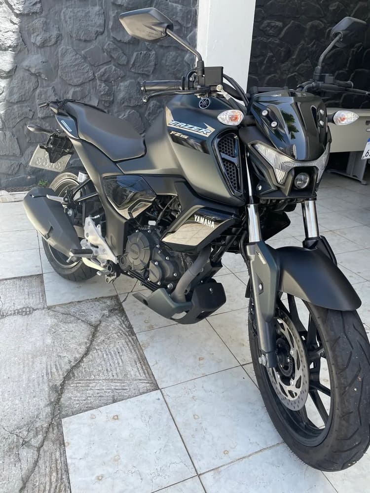 FZ15 em ótimo estado