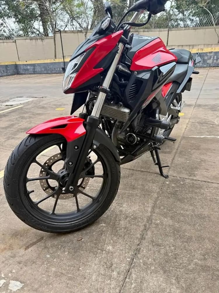 CB 300F DISPONÍVEL