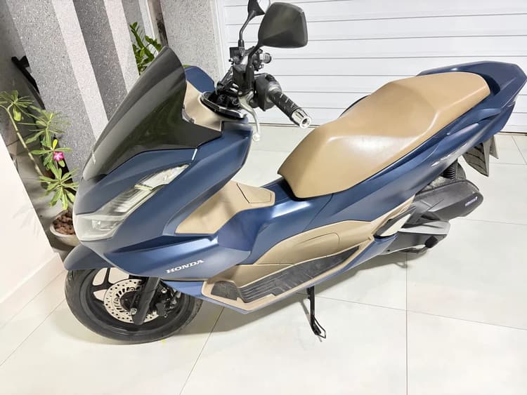PCX DLX 2024