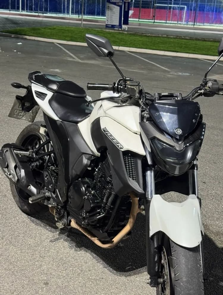 FZ25 BRANCA 