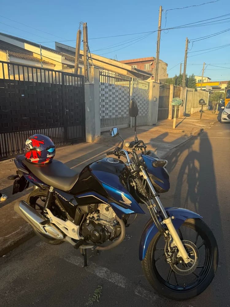 Titan 2024 único dono