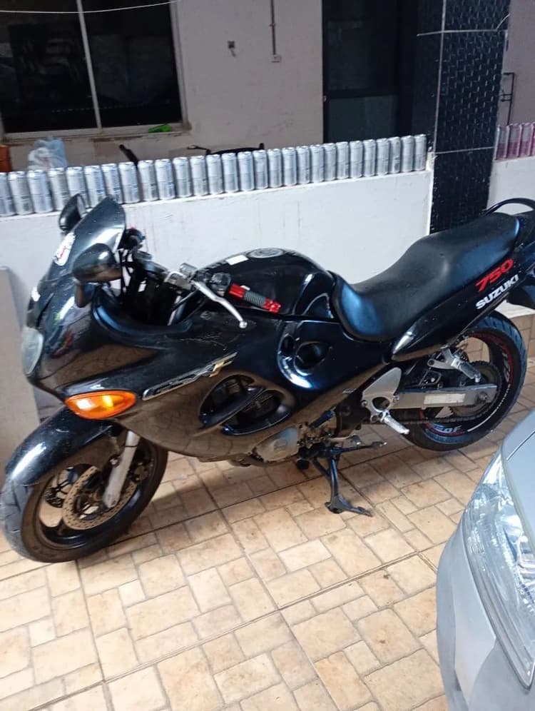 Suzuki gsxf 750