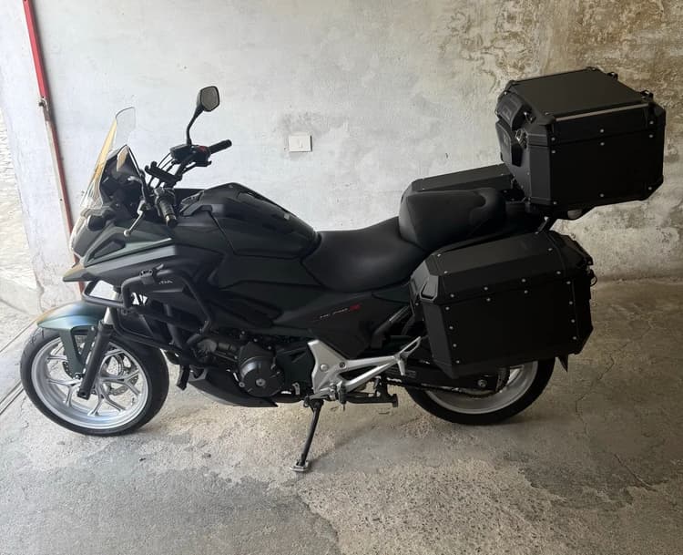 Muito nova. Moto de garagem.