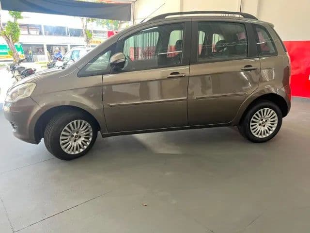 Fiat Idea Attractive 1.4 Fire Flex 8V 5P 2011