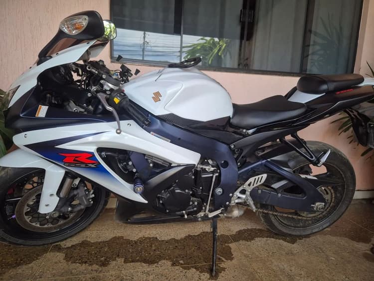 Moto muito nova só pegar e andar!
