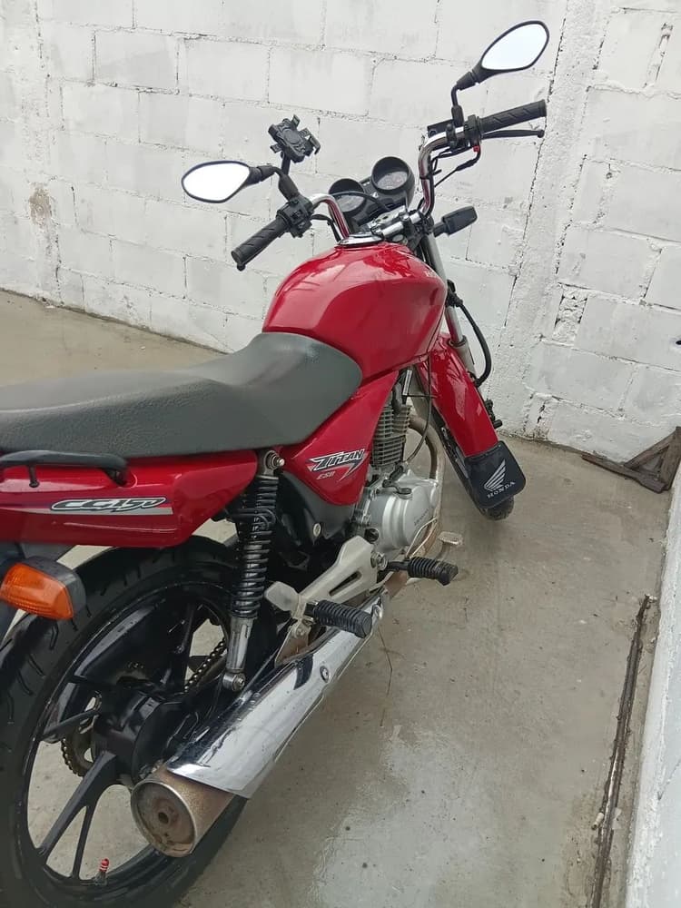 Vendo Titan 150 completa