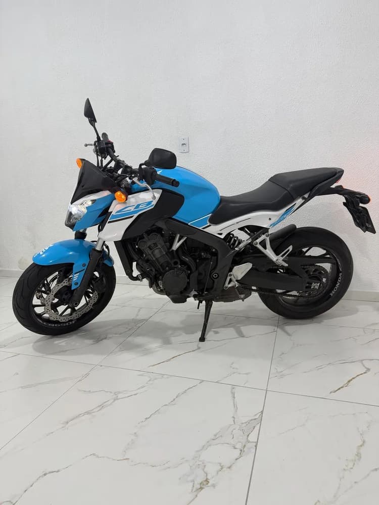 CB 650F ano 2018 DISPONÍVEL 