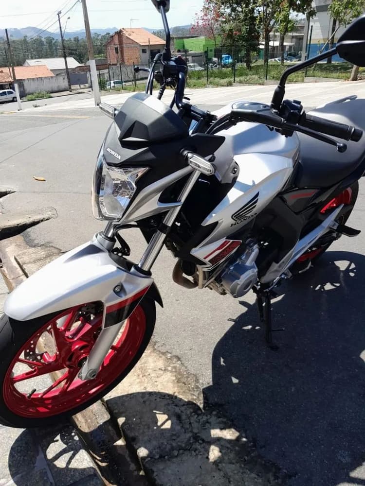 Moto de garagem 