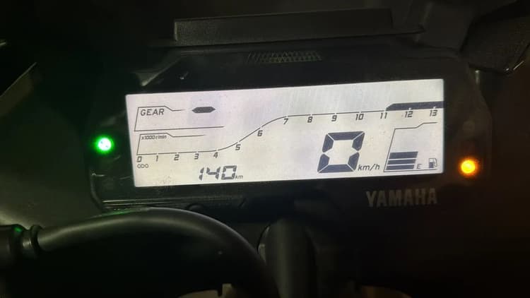 Vendo r15 zero com apenas 140 km sem detalhes zero zer