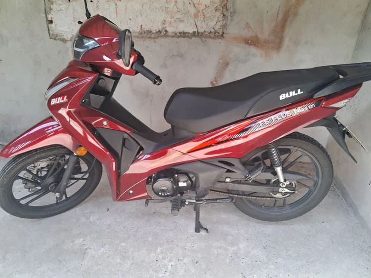 Moto sinquentinha 