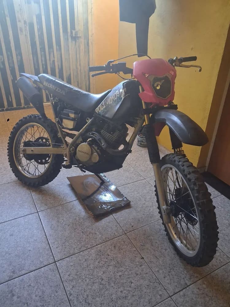 Xr200 de trilha