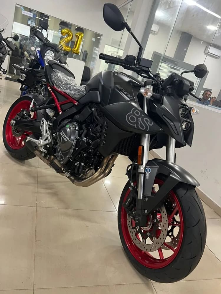 GSX-8S ZERO KM 