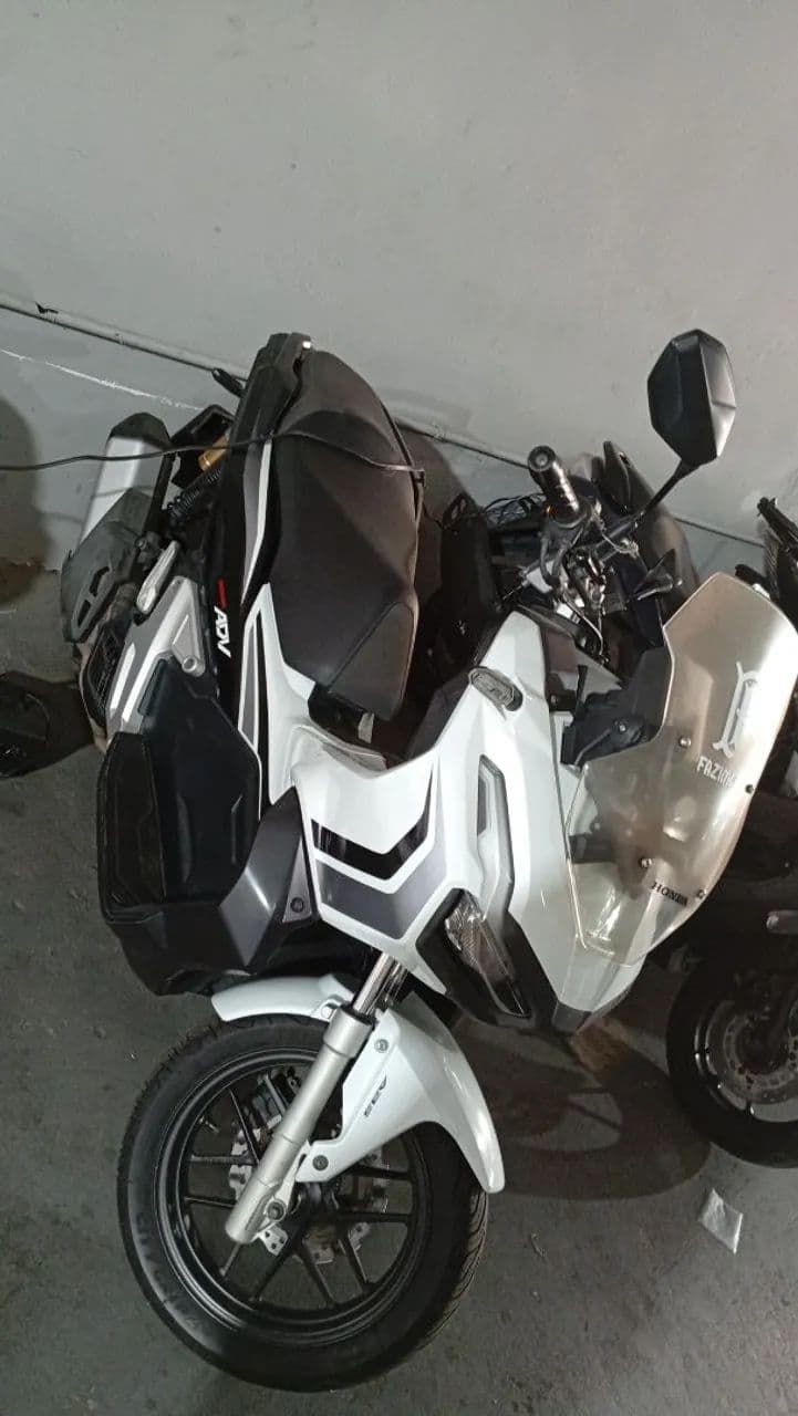 ADV 150 2021 muito nova 