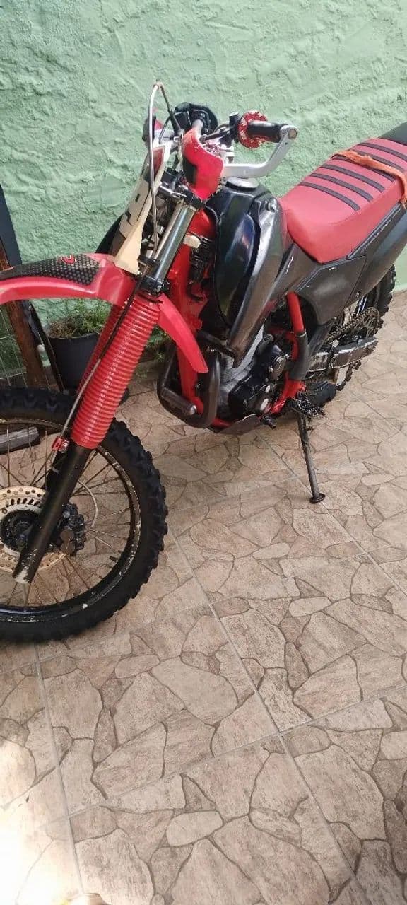 Vendo tornado de trilha 