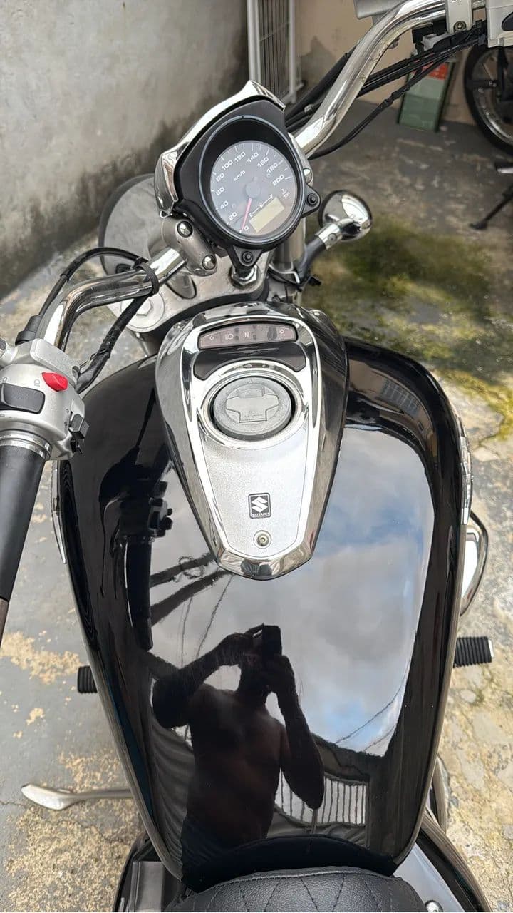 Suzuki Boulevard M800 