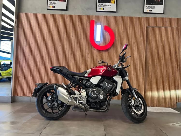 Vendo esta CB1000r top