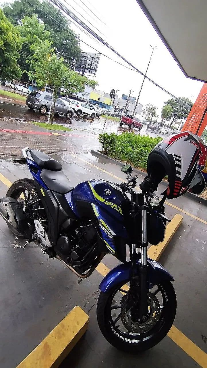 Fazer 250 top