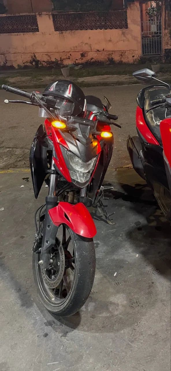 Cb 300f (sucata)