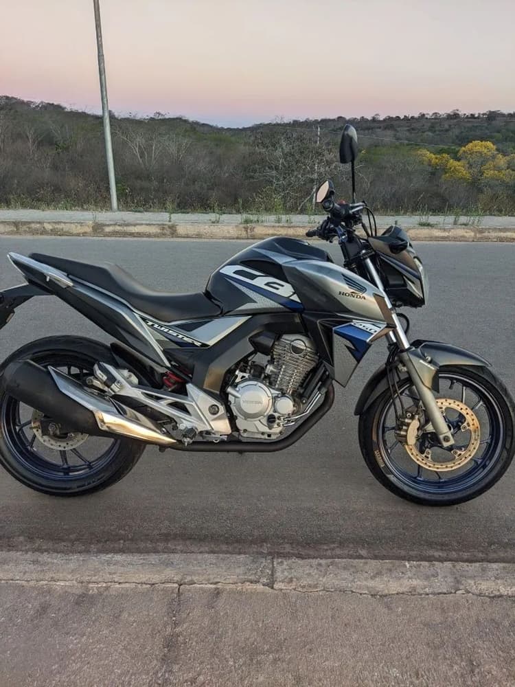 Cb Twister 250F 2019 bem cuidada