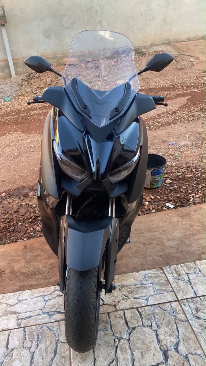 X Max 