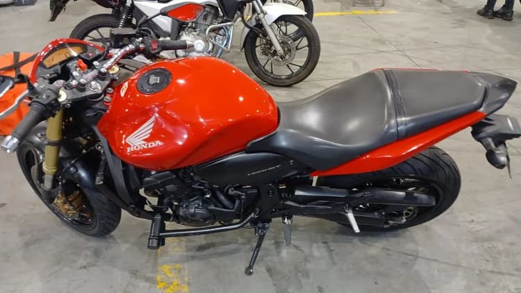 Hornet  p2012