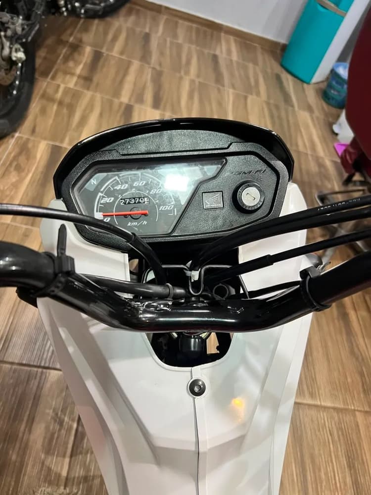 Moto semi nova 