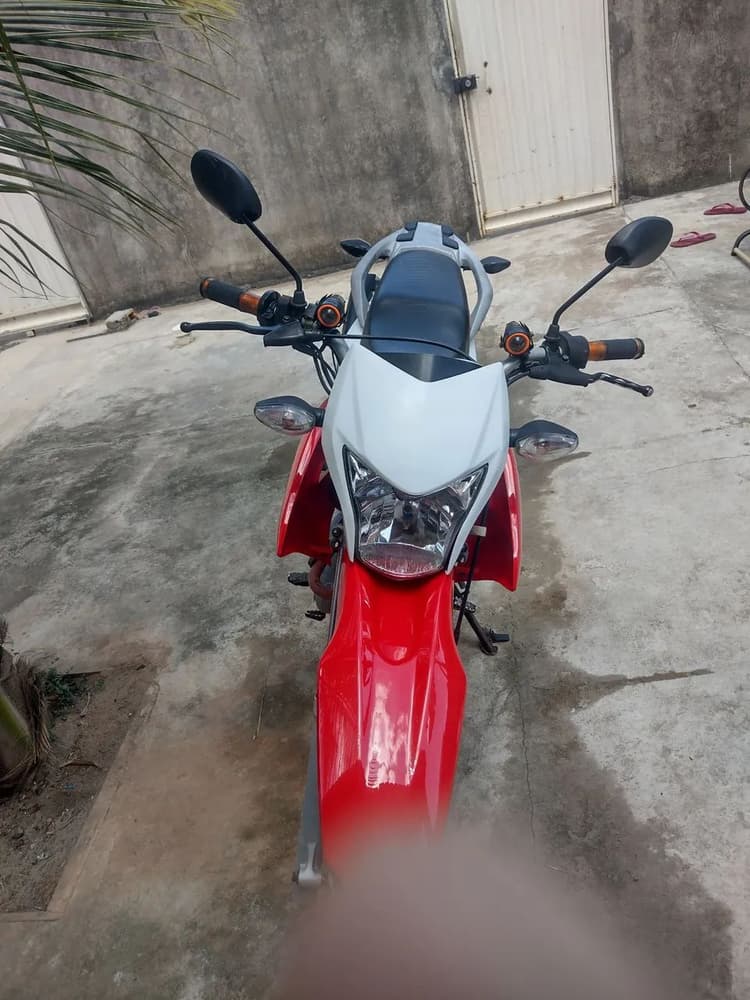 Vendo ou troco . Broz 150 