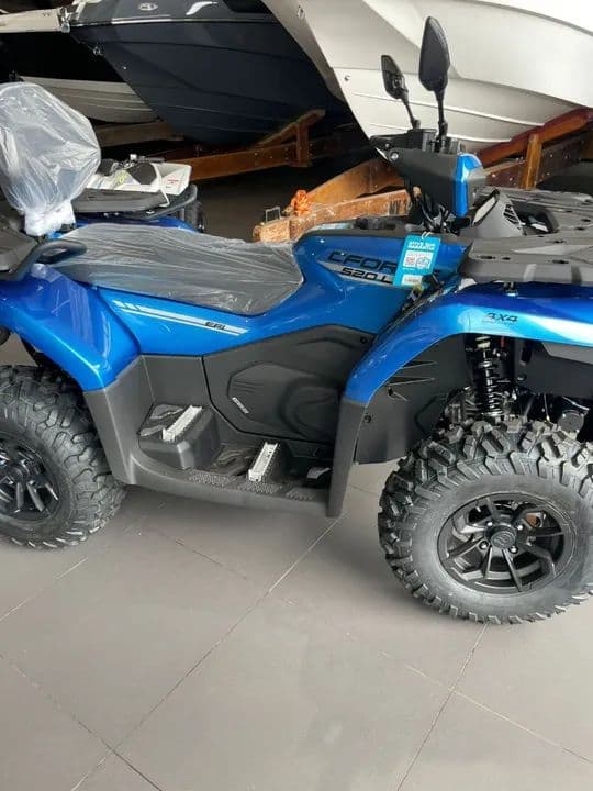 Quadriciclo Cforce 520L