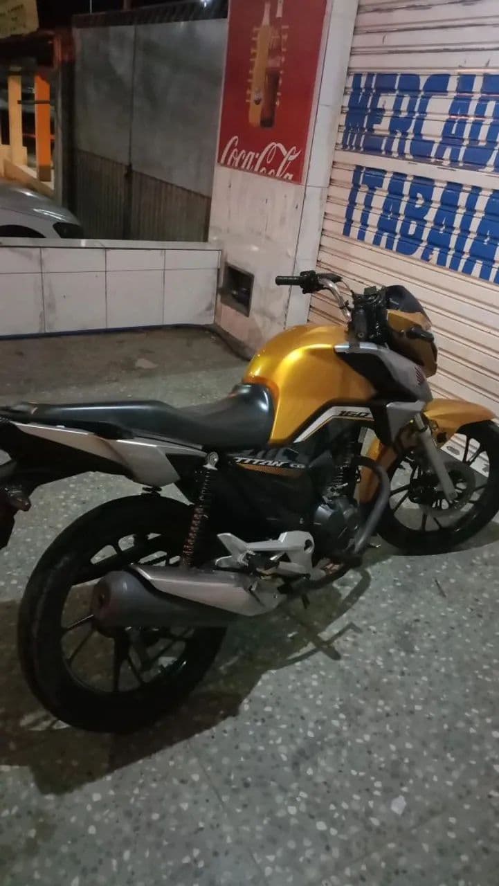 160  Titan dourada 