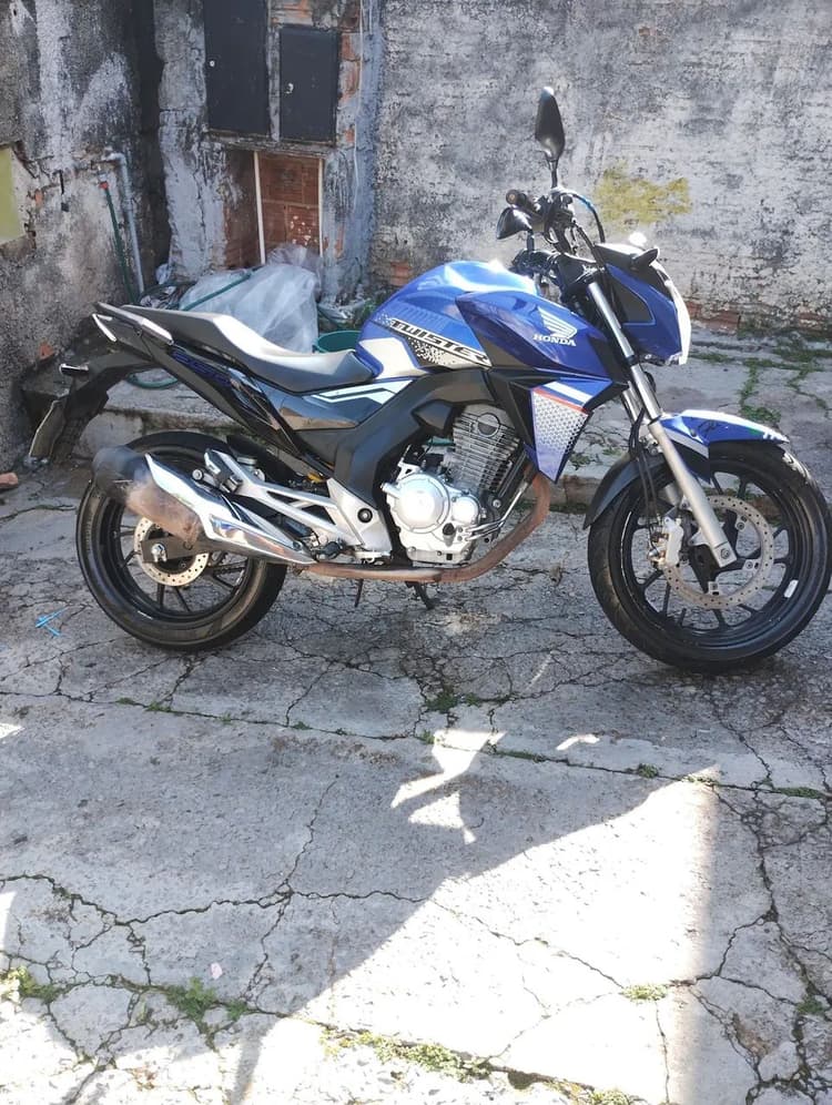 CB TWISTER 21 