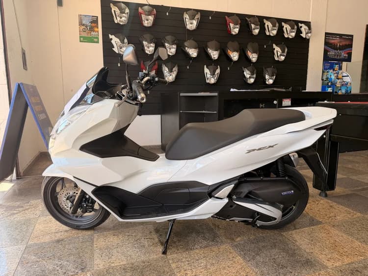 Vendo PCX pouco rodada e nova 