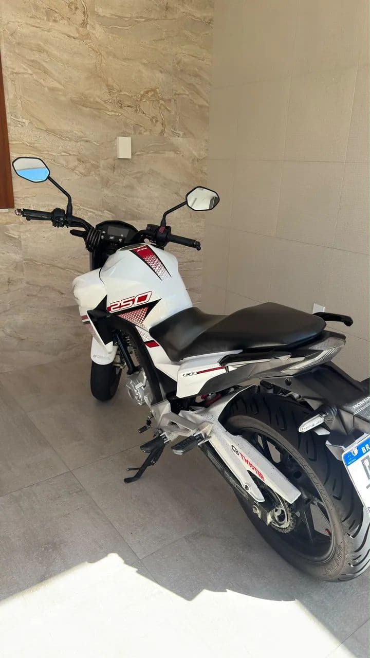CB 250F Twister CBS 
