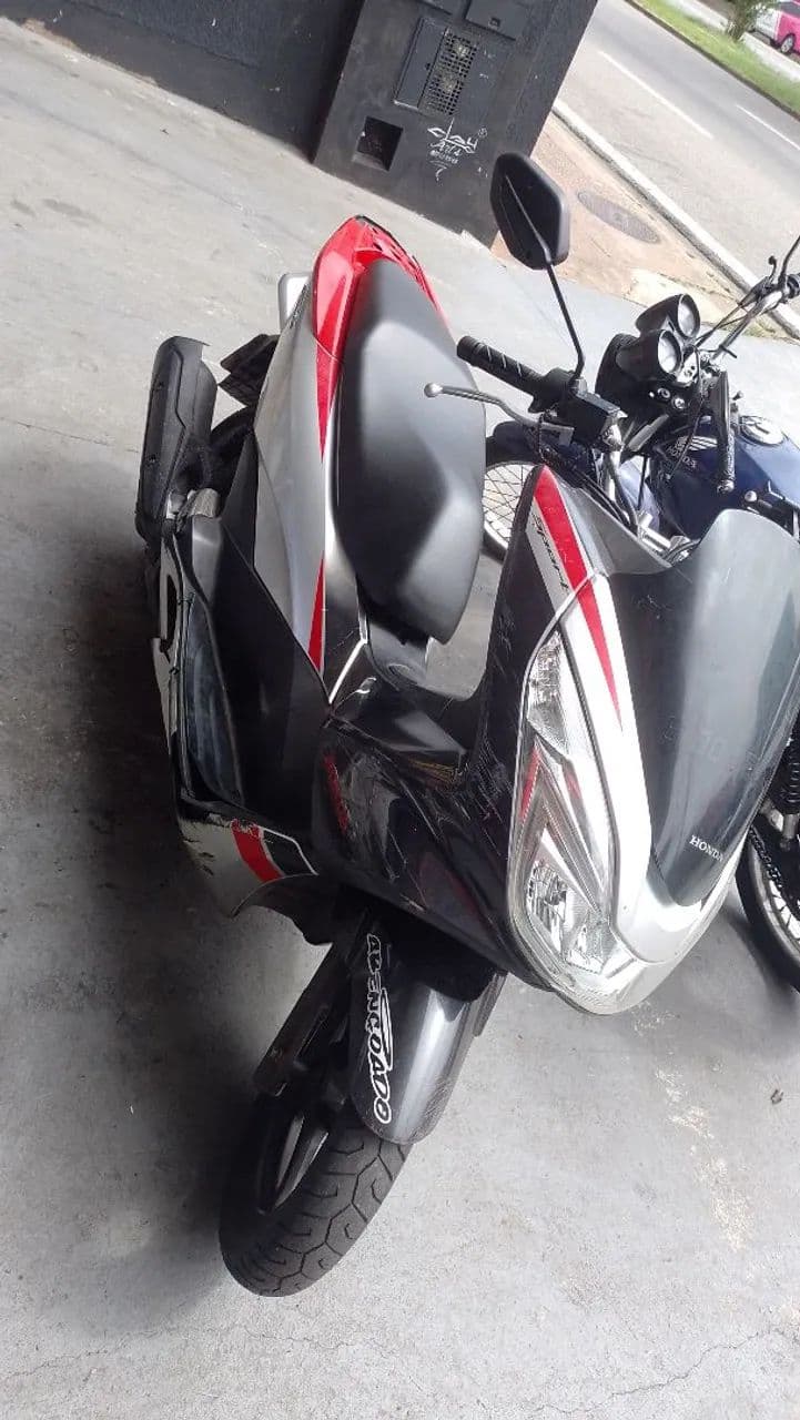 Vendo PCX filé pra trabalhar 