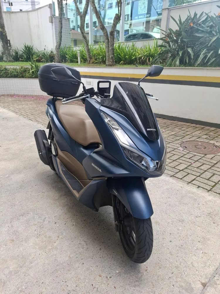 Vendo PCX DLX em excelente estado 