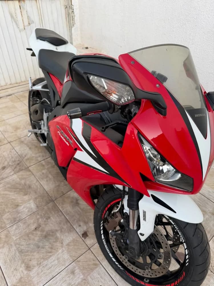 Vd Cbr 1000 com abs 42 mil km