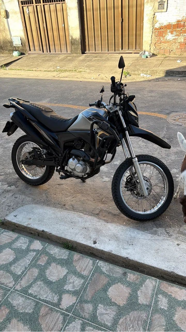 Bros 2023 bem conservada! 